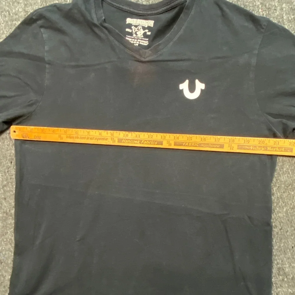 True Religion TShirt‎ Sz L Mens Black Streetwear Horseshoe Logo V Neck Tee